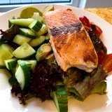 Salat mit Lachs und Orangendressing