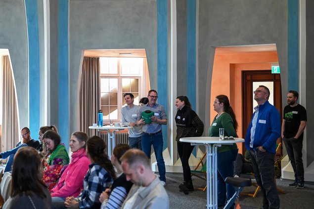 Zuhörende im Kuppelsaal